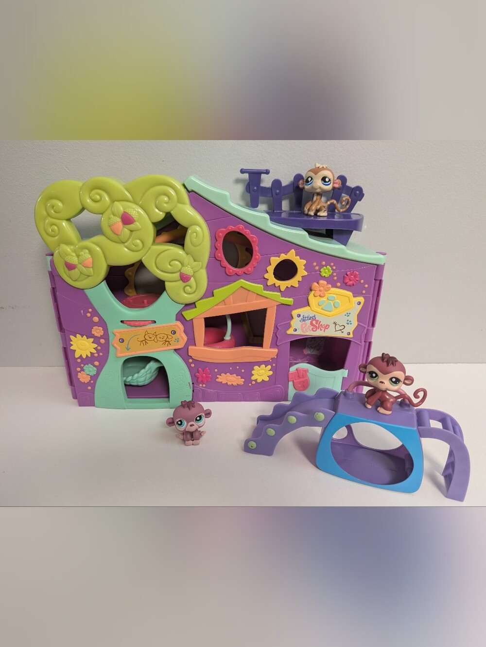 Littlest Pet Shop Treehouse Playset With 3 Monkey Littlest Pet Shop Figures